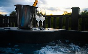 Newmore Highland Pods With Hot Tubs On Nc500 Holiday Home Invergordon United Kingdom